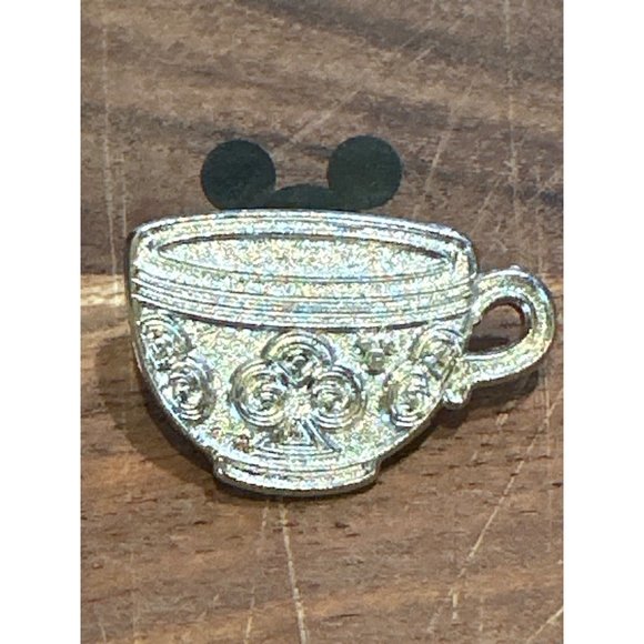 Disney Hidden Mickey Trading Pin Alice Wonderland Mad Tea Party Cup Chaser - Picture 1 of 4